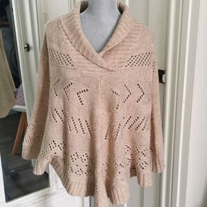 Northern Reflections beige poncho. Size large, XL. EUC